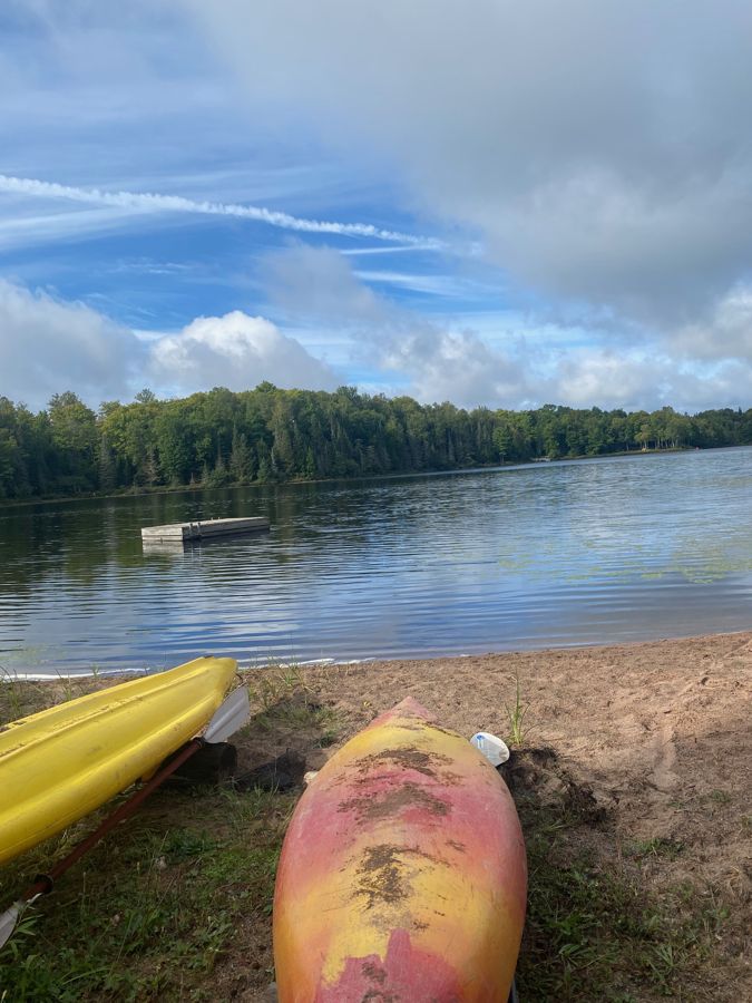 Kayaks on the private beach at Allen Lake